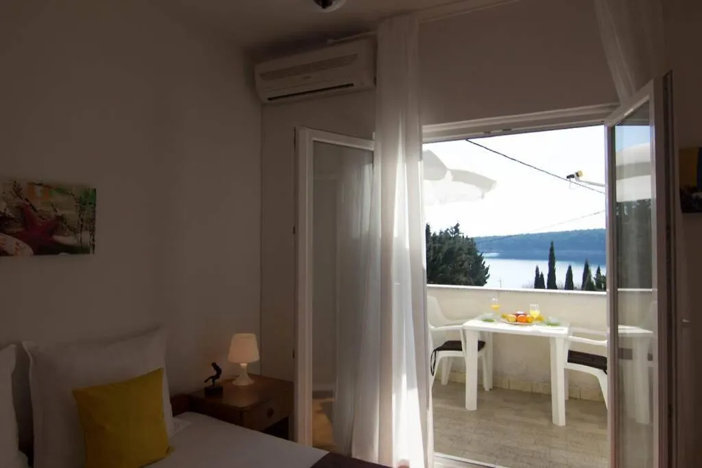 Sea View Room With Kitchen, Balcony&Air Condition Barbat na Rabu Apartment